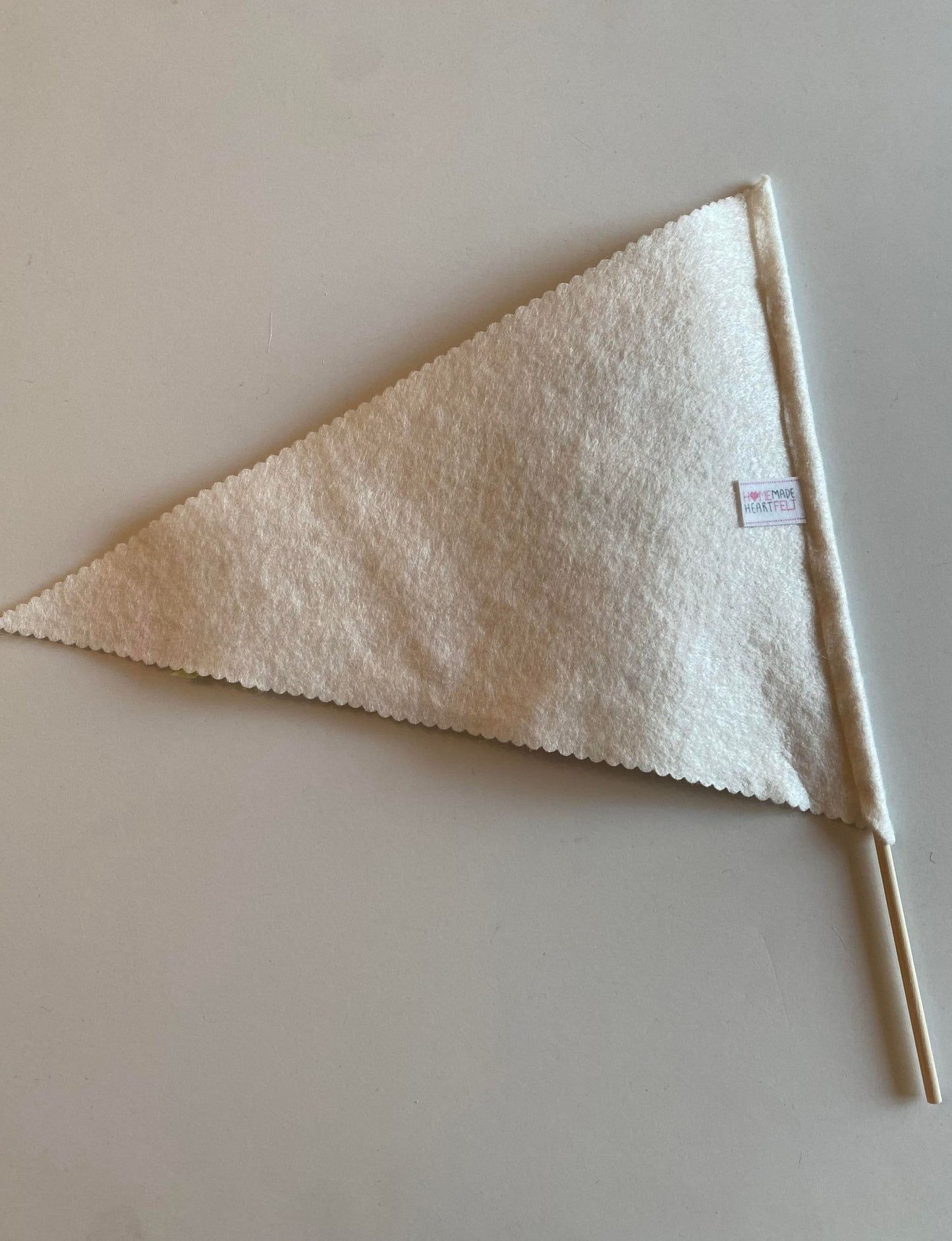 Felt Flower Flag with Bees and Honeycomb, Vase Accessory, Floral Pennant, Spring Decoration, May Vase Filler