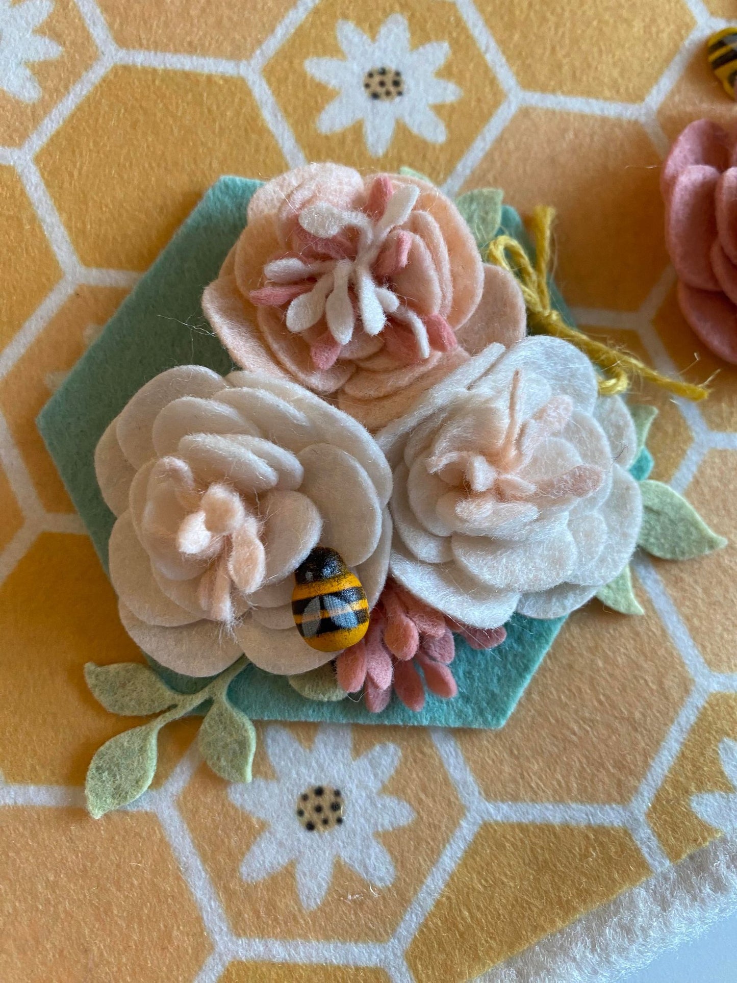 Felt Flower Flag with Bees and Honeycomb, Vase Accessory, Floral Pennant, Spring Decoration, May Vase Filler