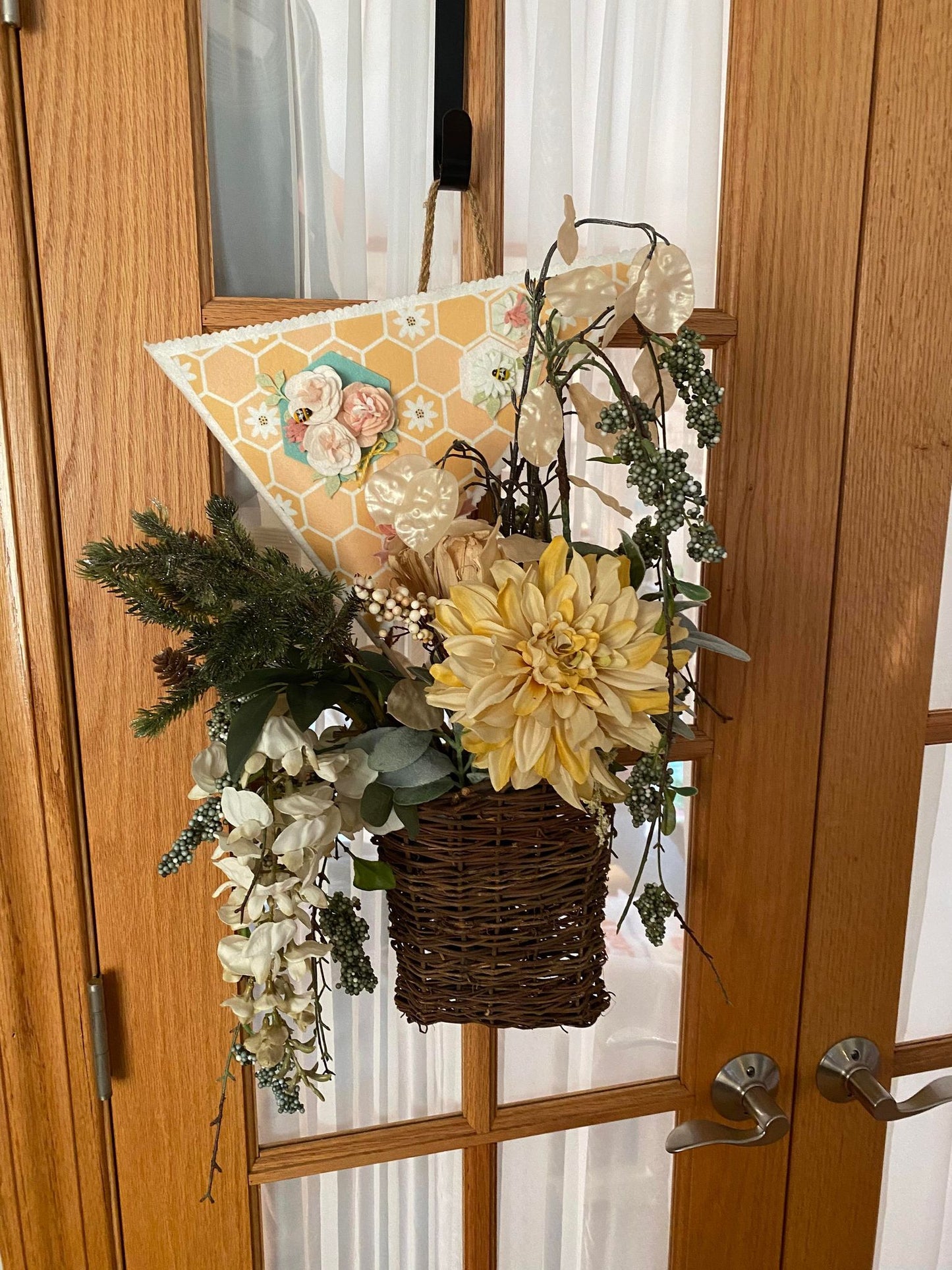 Felt Flower Flag with Bees and Honeycomb, Vase Accessory, Floral Pennant, Spring Decoration, May Vase Filler