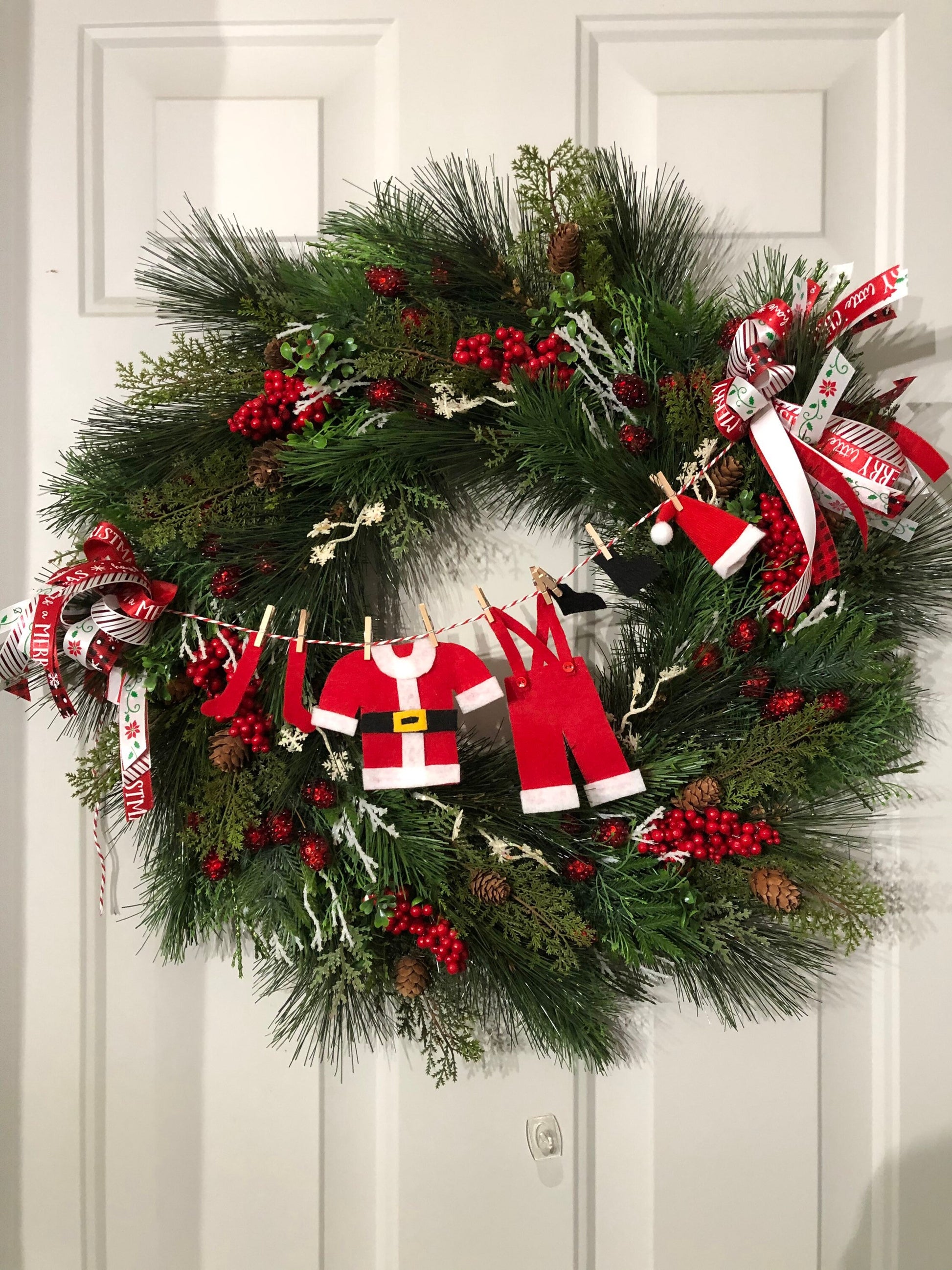 Christmas Wreath with Santa Clothesline Banner