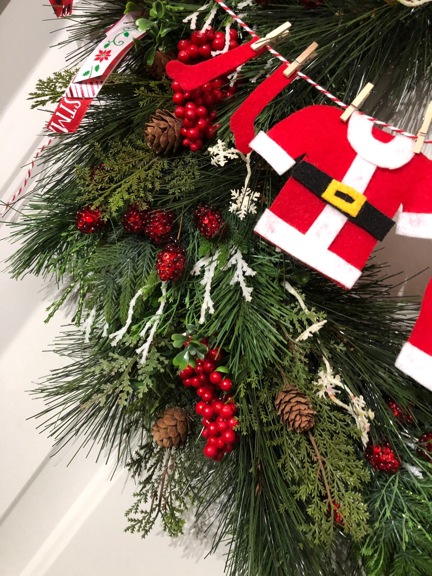 Christmas Wreath with Santa Clothesline Banner
