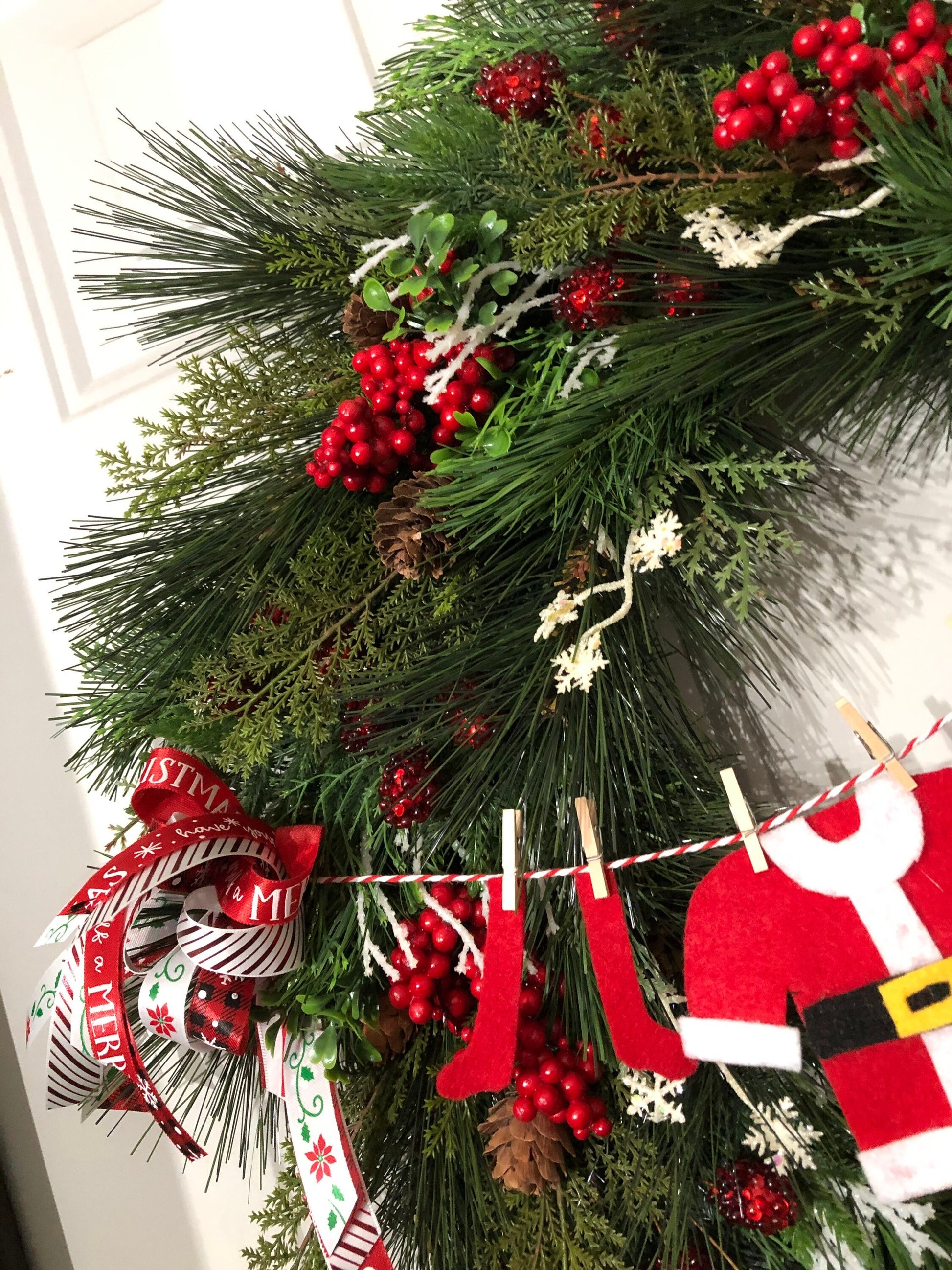 Christmas Wreath with Santa Clothesline Banner