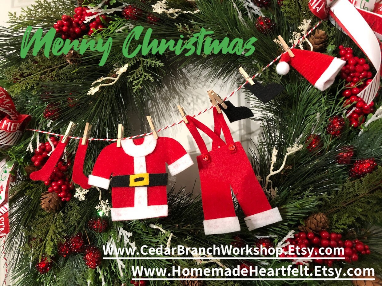 Christmas Wreath with Santa Clothesline Banner