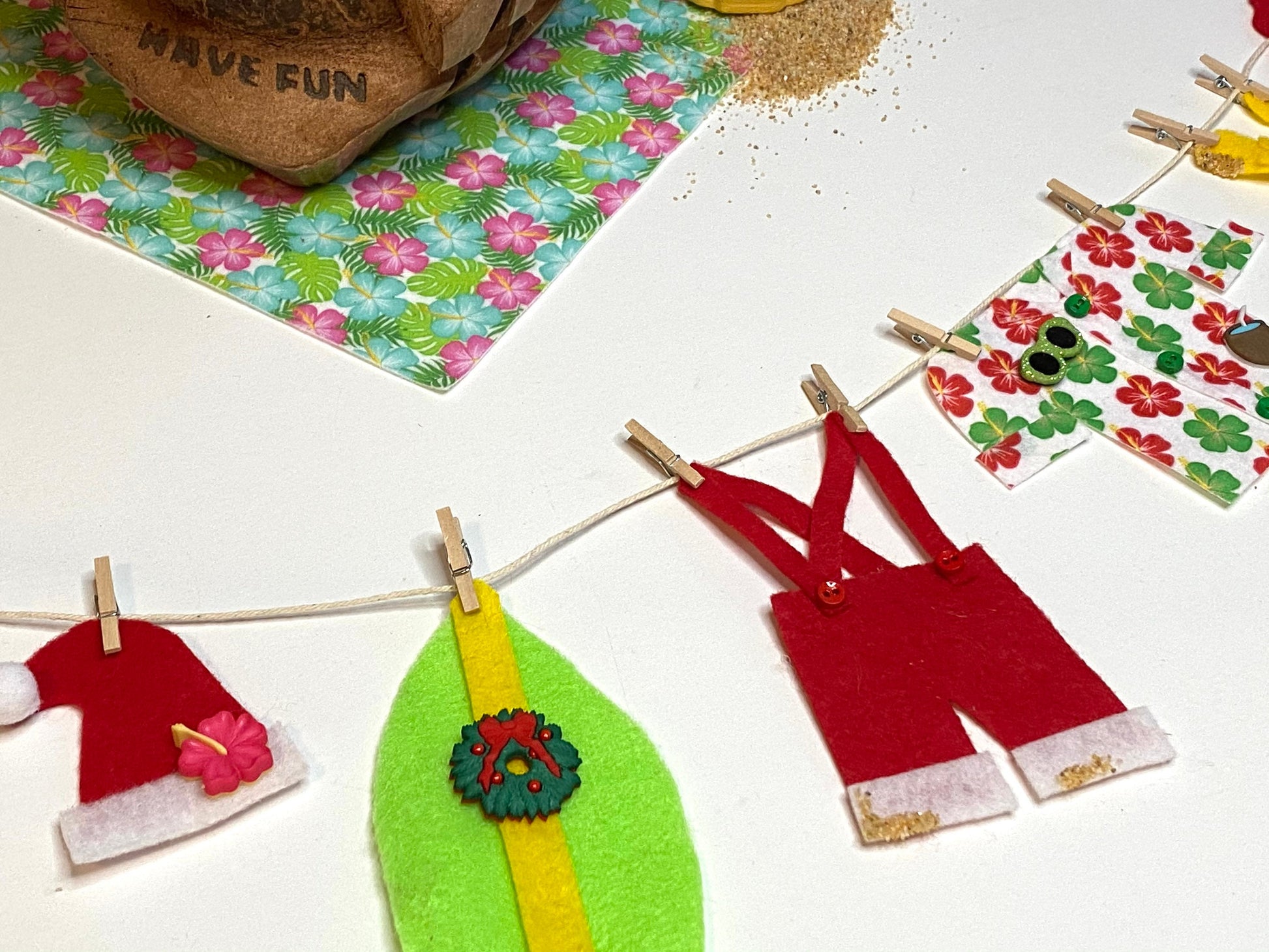 Beach Santa Miniature Felt Clothesline Banner Garland Bunting Wall Hanging and Fireplace Mantel Decoration