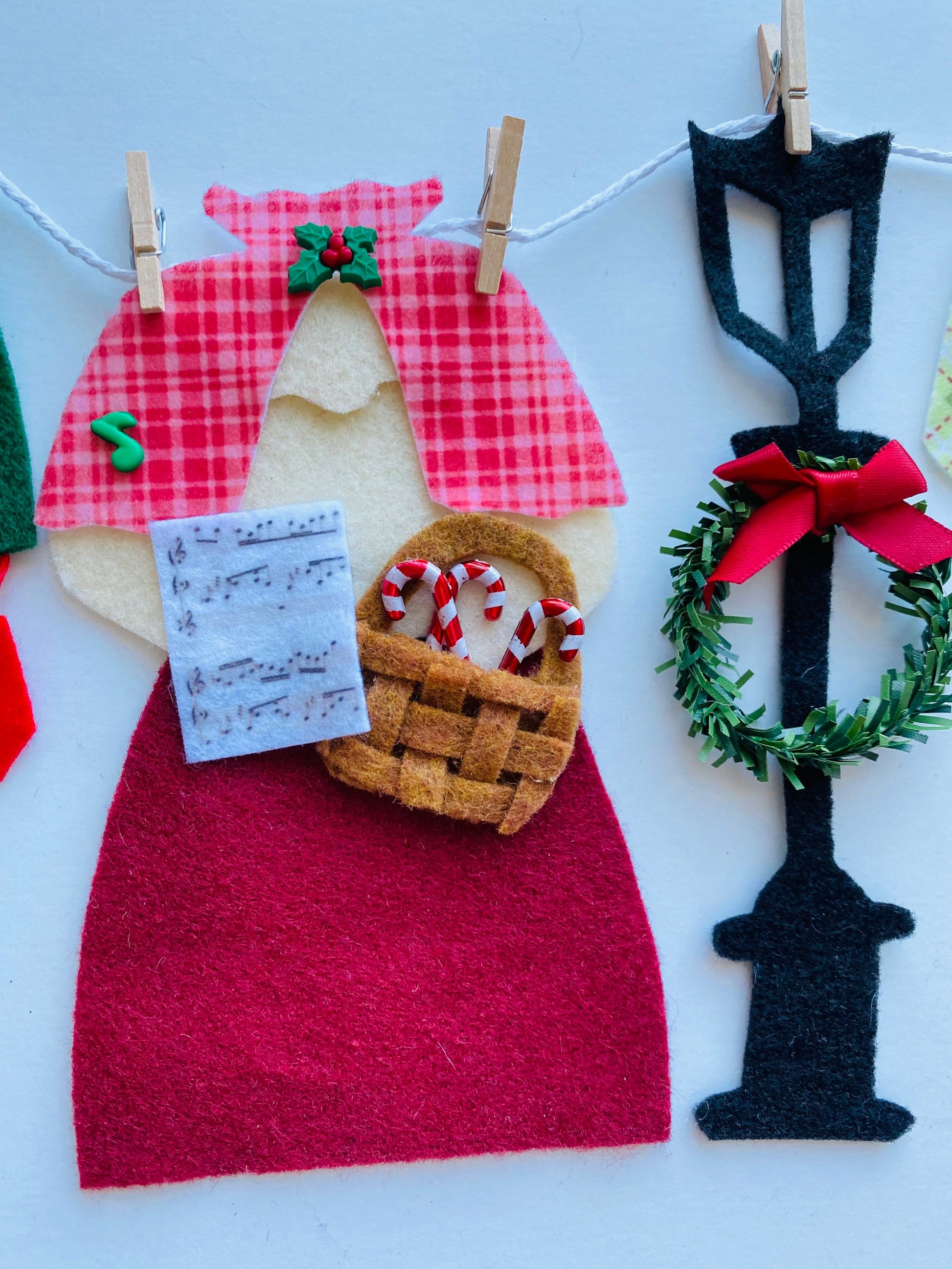 Old Fashioned Christmas Carolers Clothesline Banner 1890s Garland Bunting Wall Hanging Decoration
