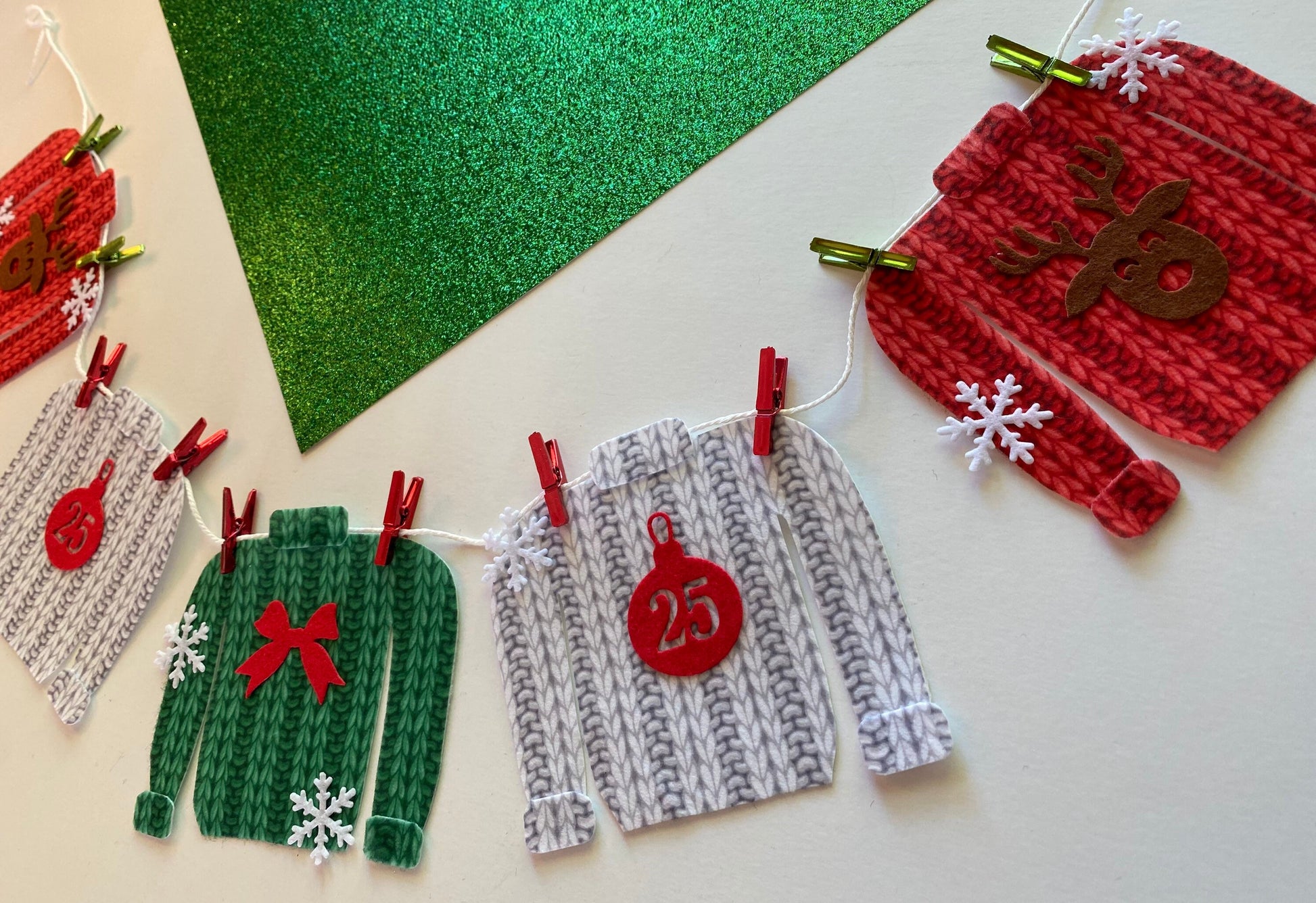 Miniature Felt Christmas Sweater Clothesline Banner Faux Knit Shirts Garland Holiday Bunting Wall Hanging Decoration for December