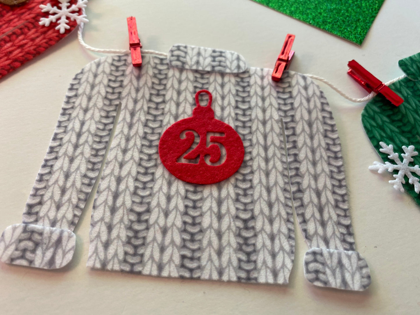 Miniature Felt Christmas Sweater Clothesline Banner Faux Knit Shirts Garland Holiday Bunting Wall Hanging Decoration for December
