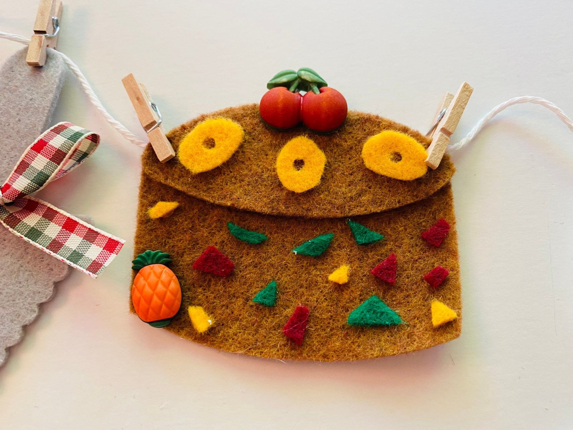 Miniature Felt Fruitcake and Christmas Pudding Baking Clothesline Banner Garland Bunting Wall Hanging Decoration for December