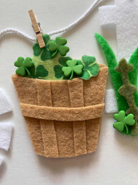 Clover Farmhouse Banner, Felt Shamrock Garland, Country Bunting Wall Hanging for St. Patrick's Day