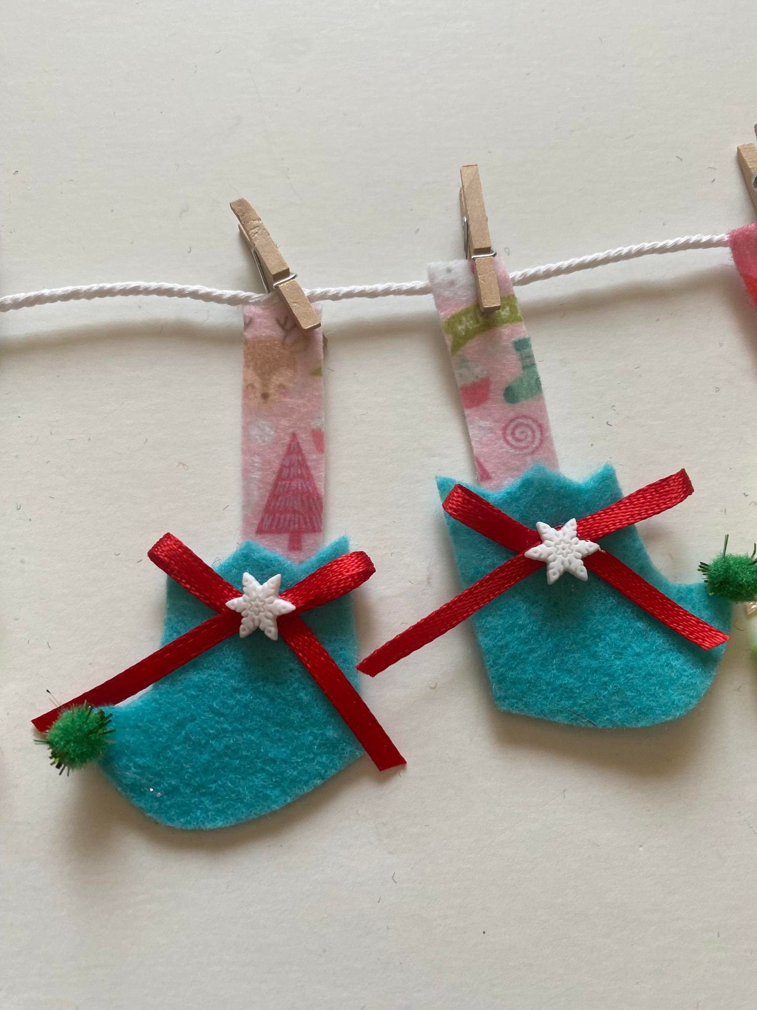Elf Stockings Banner, Miniature Felt Elf Legs and Feet Garland, Shoes Bunting Tiered Tray Decor, Wall Hanging Decoration for Christmas
