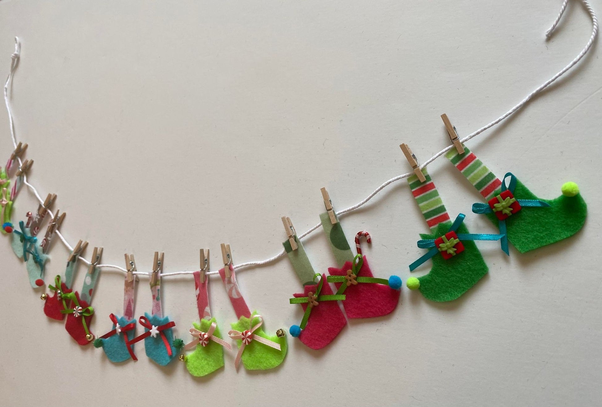Elf Stockings Banner, Miniature Felt Elf Legs and Feet Garland, Shoes Bunting Tiered Tray Decor, Wall Hanging Decoration for Christmas