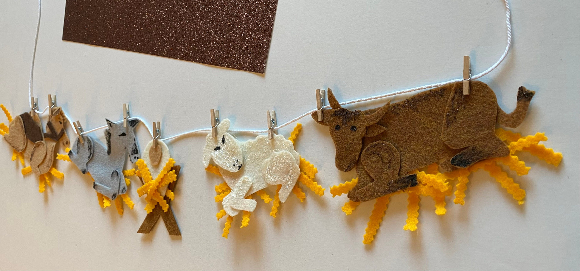 Nativity Animals Felt Banner, Christmas Garland, Baby Jesus in a Manger Bunting for Home Decoration
