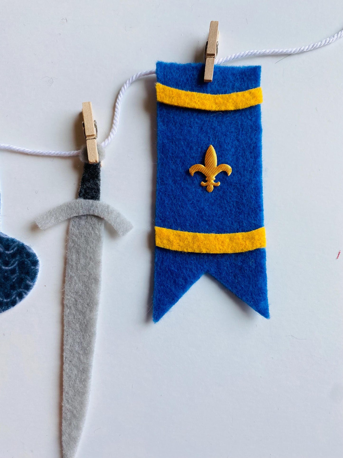 Medieval Knight’s Chainmail Armor Clothesline Banner, Miniature Felt Laundry Line Decoration, Bunting, Garland for Party or Renaissance Fair