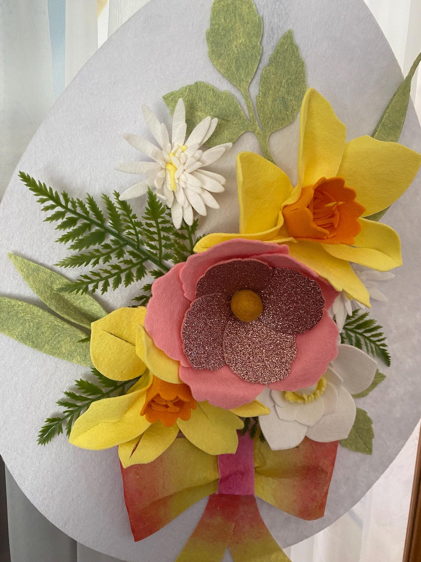 Felt Flower Egg Door Hanger, Easter Egg Wall Hanging with Bow and Florals for Spring Home Decoration
