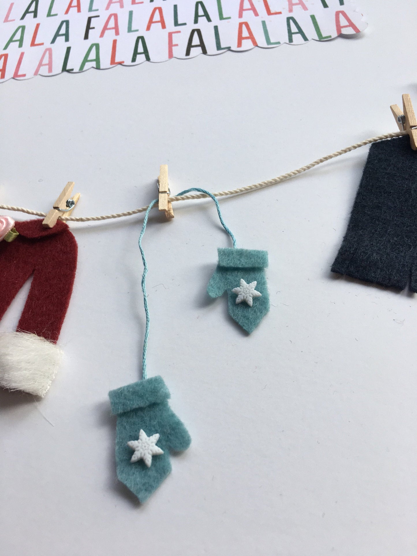 Old Fashioned Winter Miniature Felt Clothesline Garland Banner Bunting Wall Hanging Decoration