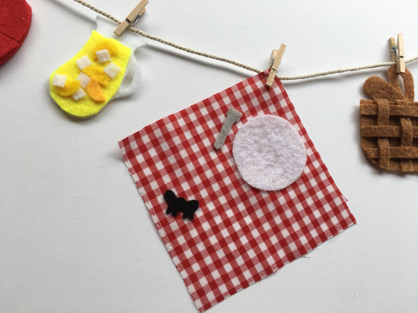 Summer Barbeque Miniature Felt Clothesline Garland Wall Hanging Decoration