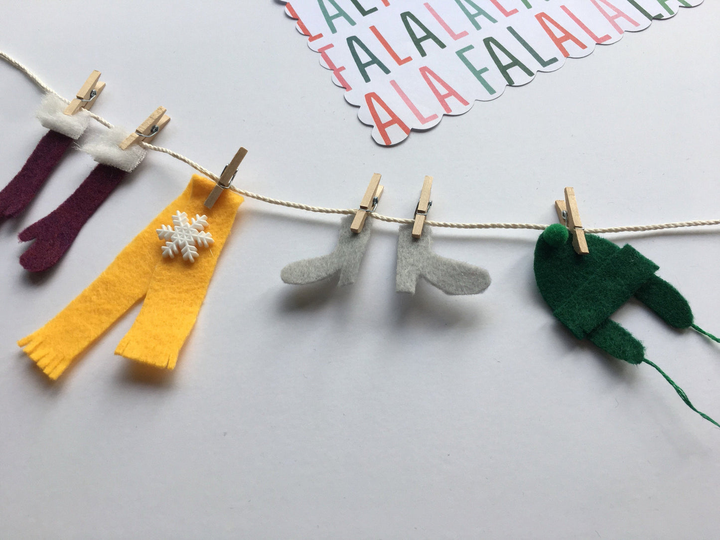 Old Fashioned Winter Miniature Felt Clothesline Garland Banner Bunting Wall Hanging Decoration