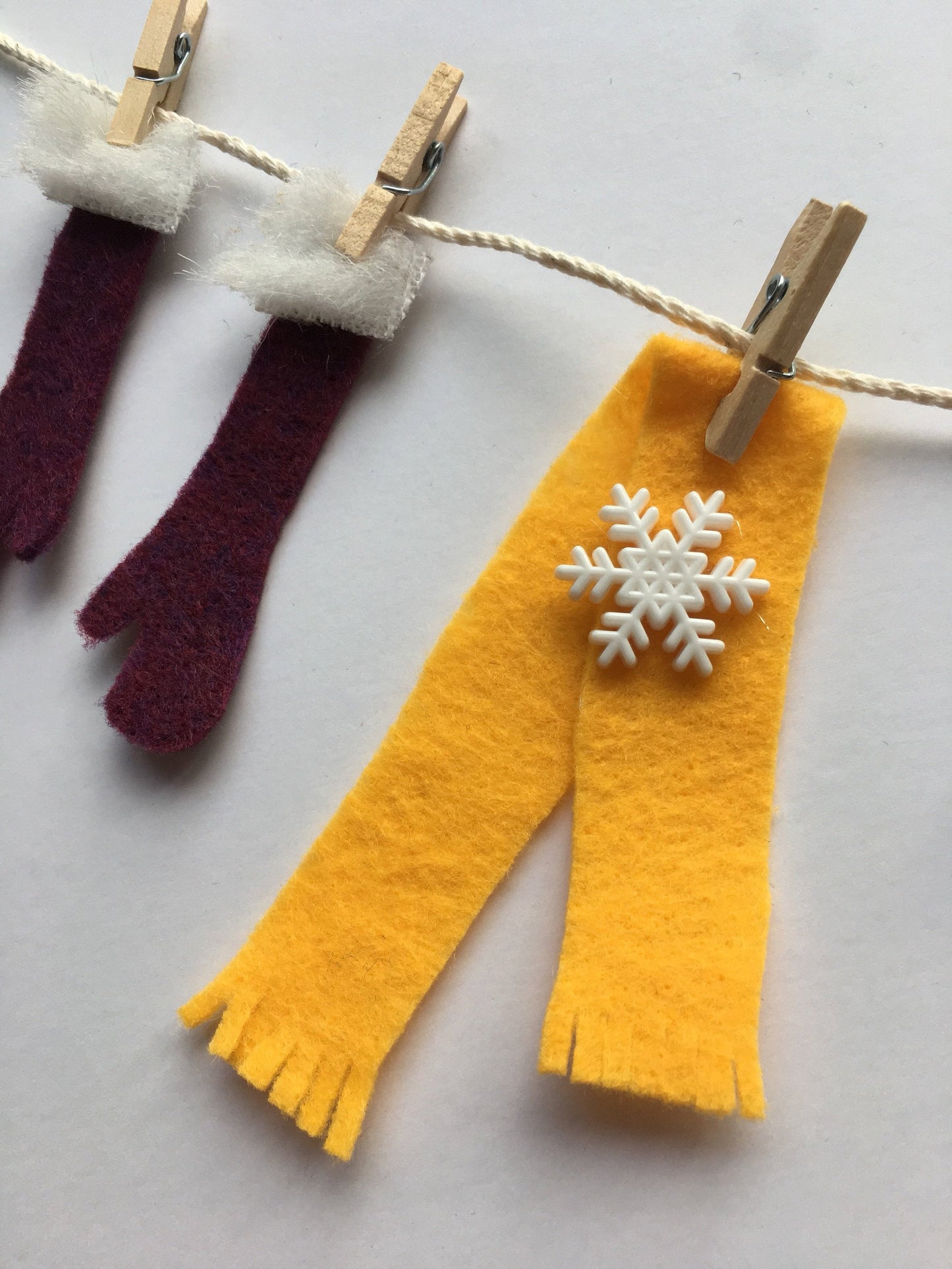 Old Fashioned Winter Miniature Felt Clothesline Garland Banner Bunting Wall Hanging Decoration
