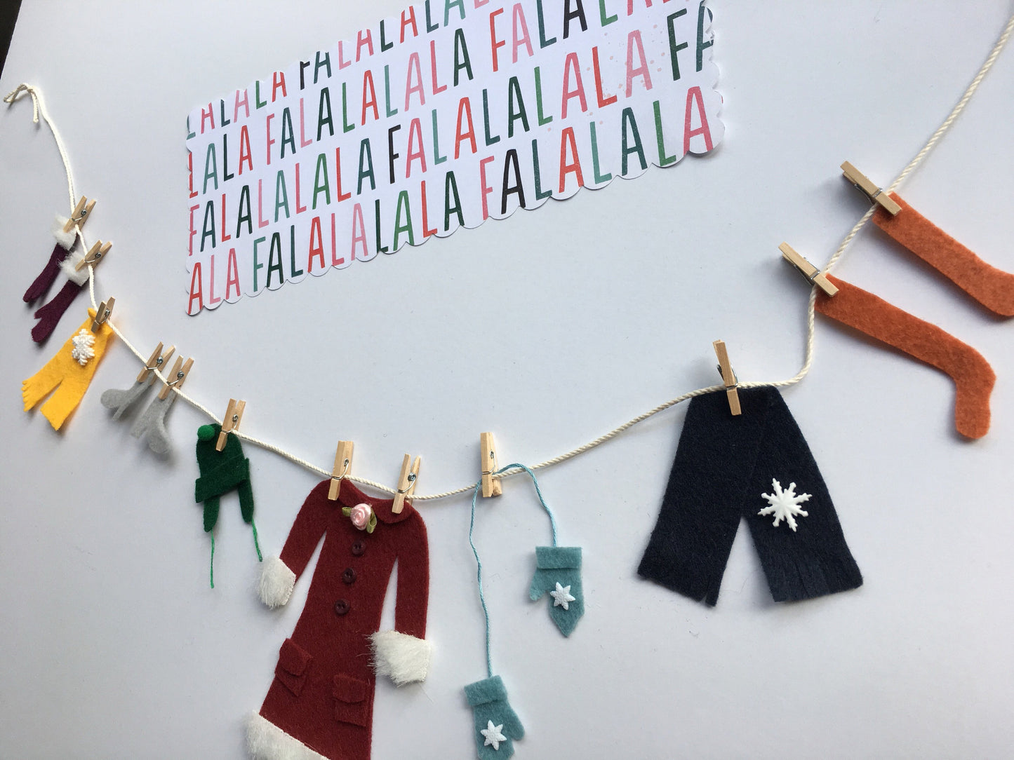 Old Fashioned Winter Miniature Felt Clothesline Garland Banner Bunting Wall Hanging Decoration