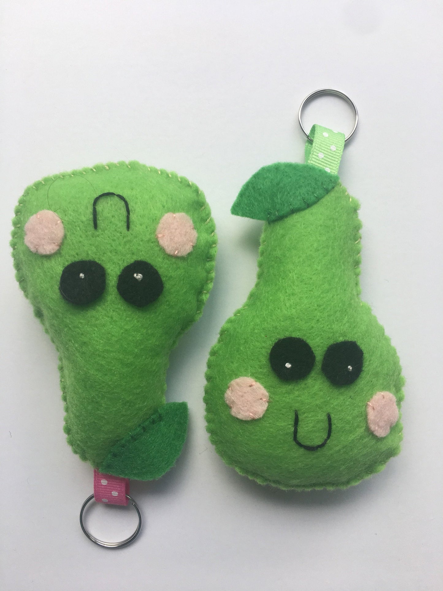 Felt Happy Pear Keychain