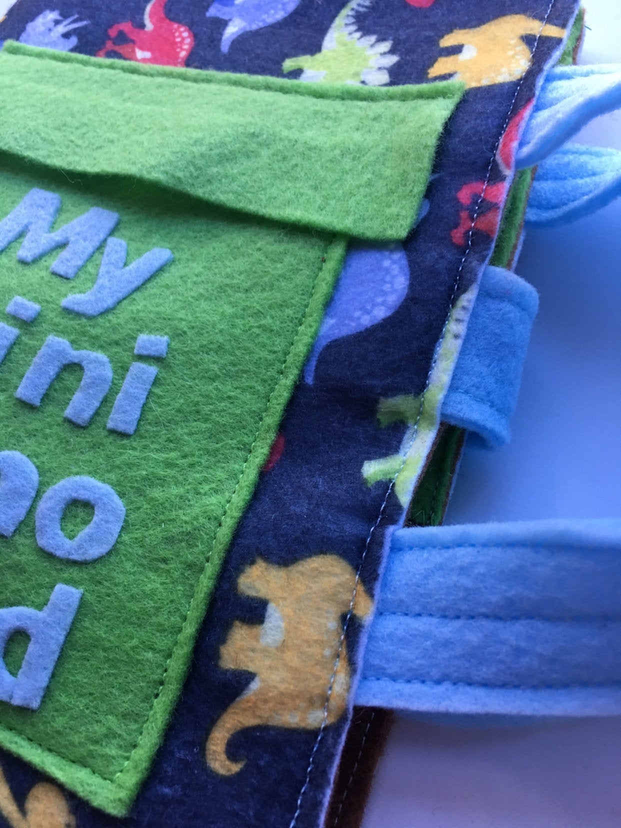 Travel Dinosaur Miniature Felt Playmat with Rubber Dino Toys