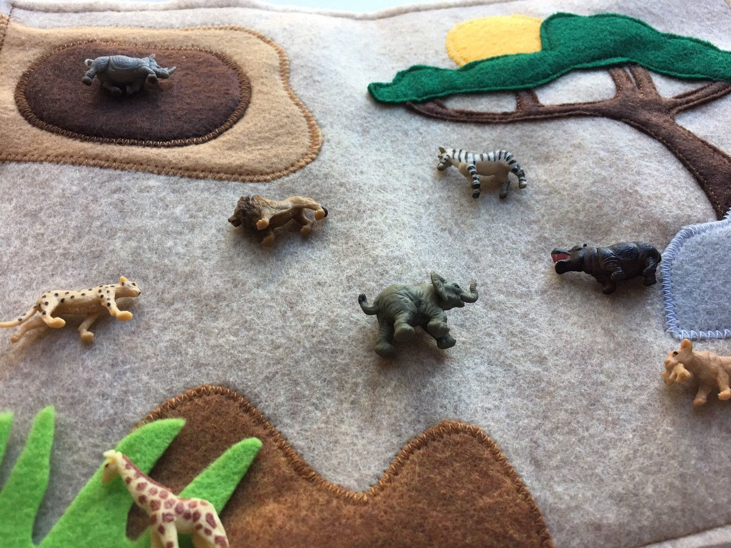 Travel Safari Miniature Felt Playmat with Safari Animal Toys