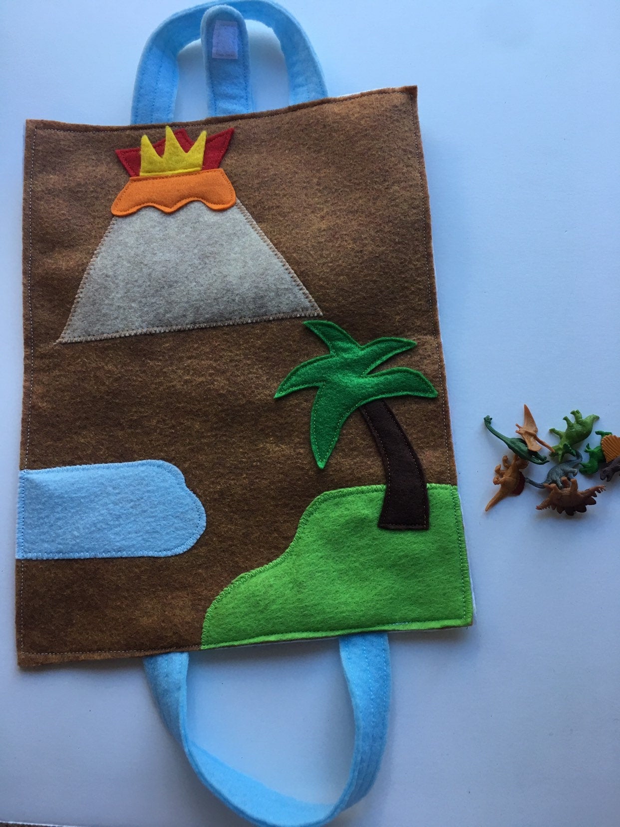 Travel Dinosaur Miniature Felt Playmat with Rubber Dino Toys