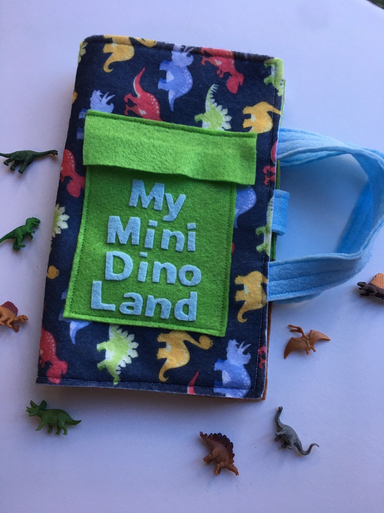 Travel Dinosaur Miniature Felt Playmat with Rubber Dino Toys