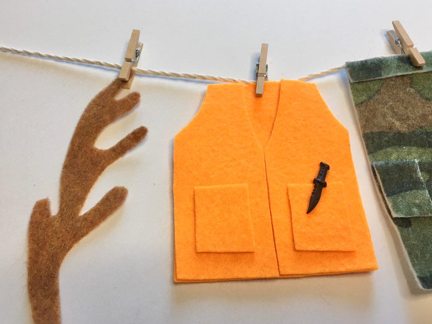 Hunting Man Miniature Felt Clothesline Banner Garland Bunting Wall Hanging Decoration for Father’s Day