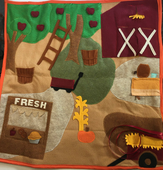 Fall Felt Playmat for Children, Autumn Roll-Up Toy, Pumpkin Patch Felt Board, Farm Stand Fun Mat with Farm Toy Figurines