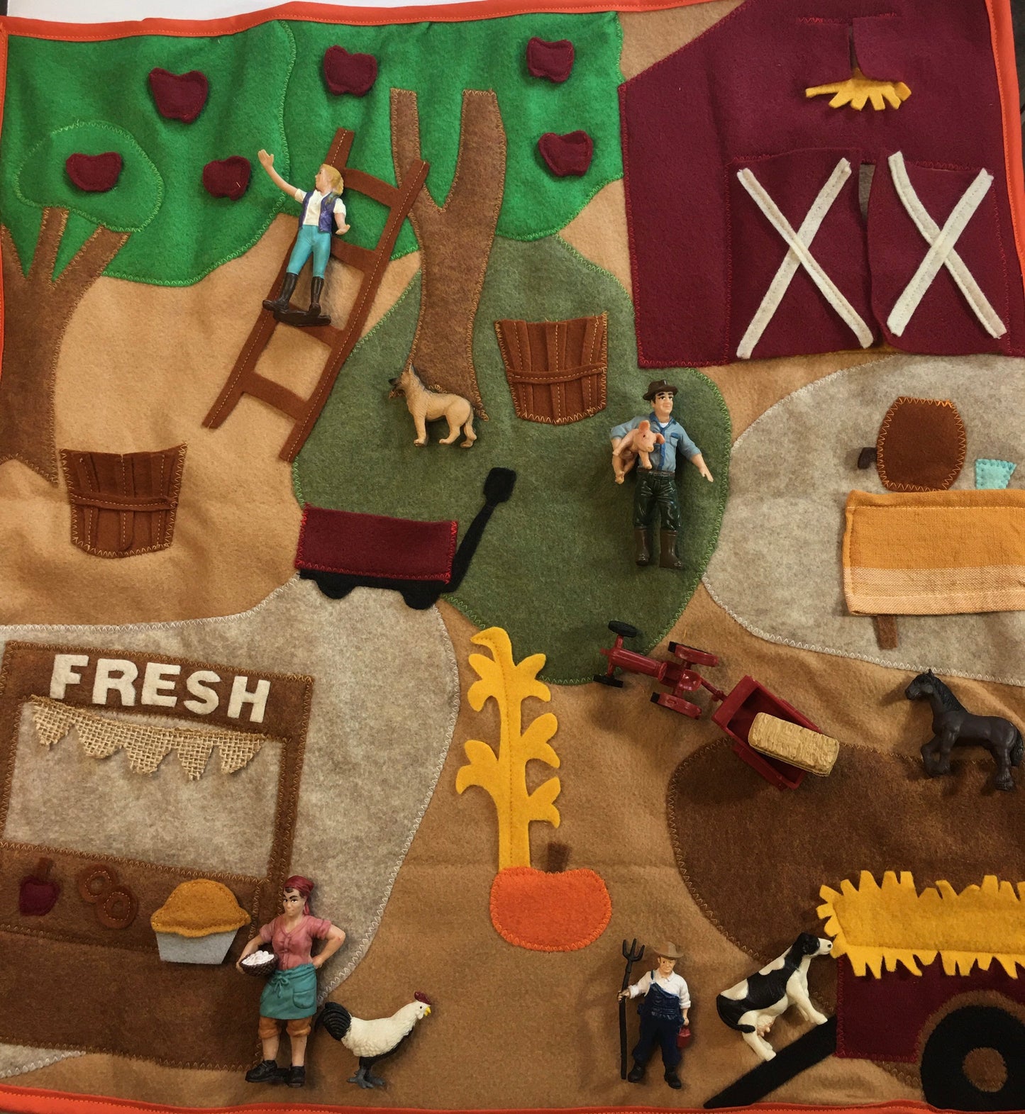 Fall Felt Playmat for Children, Autumn Roll-Up Toy, Pumpkin Patch Felt Board, Farm Stand Fun Mat with Farm Toy Figurines
