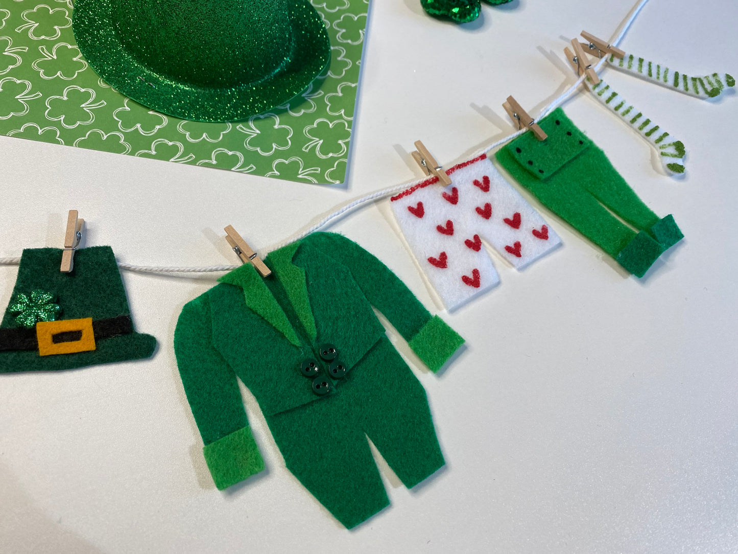 Leprechaun Man & Woman Clothesline Set of 2 Miniature Felt Clothesline Banner Garland Bunting Wall Hanging Decorations for St. Patrick’s Day