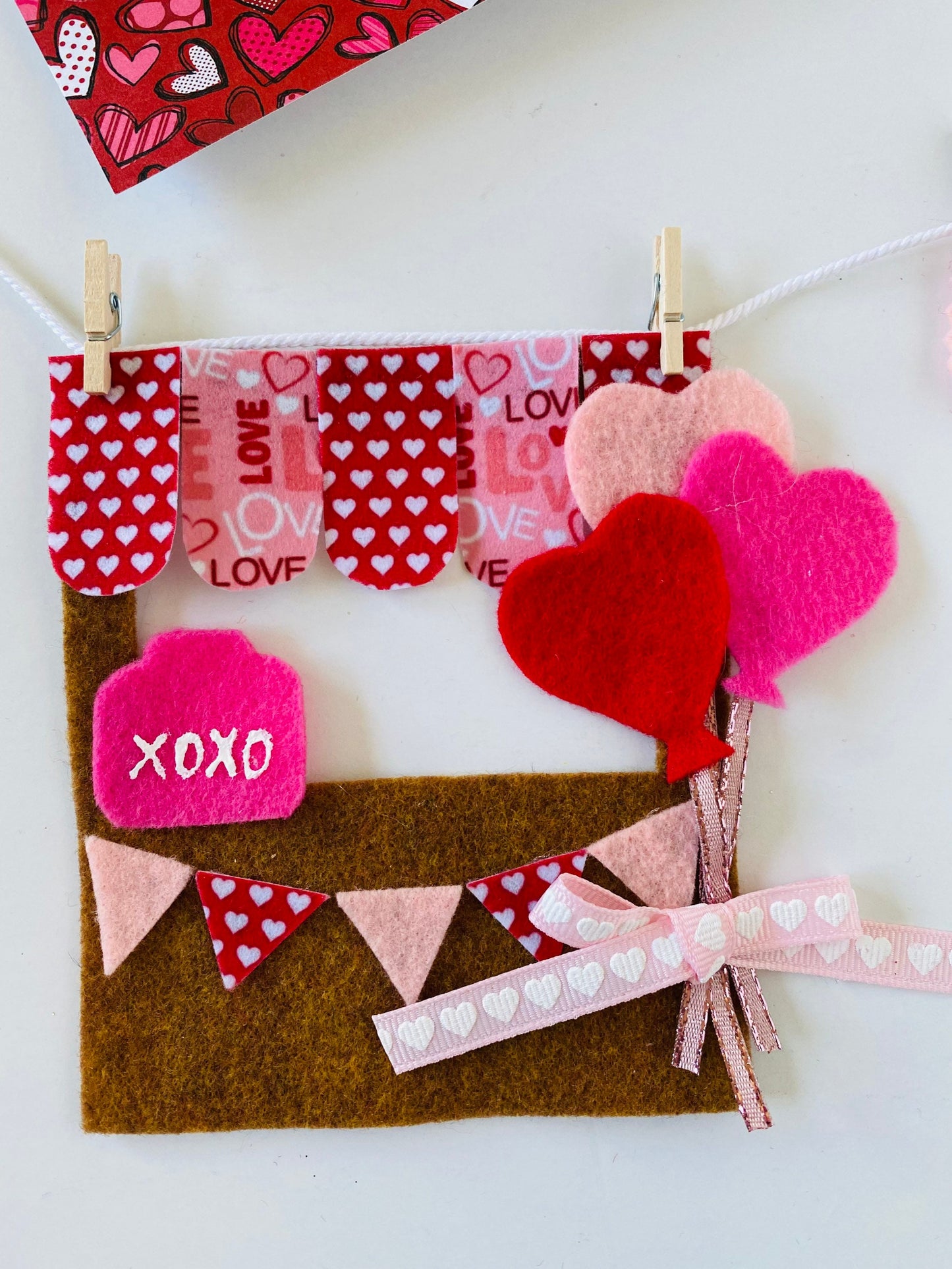 Puppy Love Kissing Booth Miniature Felt Clothesline Banner Garland Bunting Valentine's Day Wall Hanging for Decoration