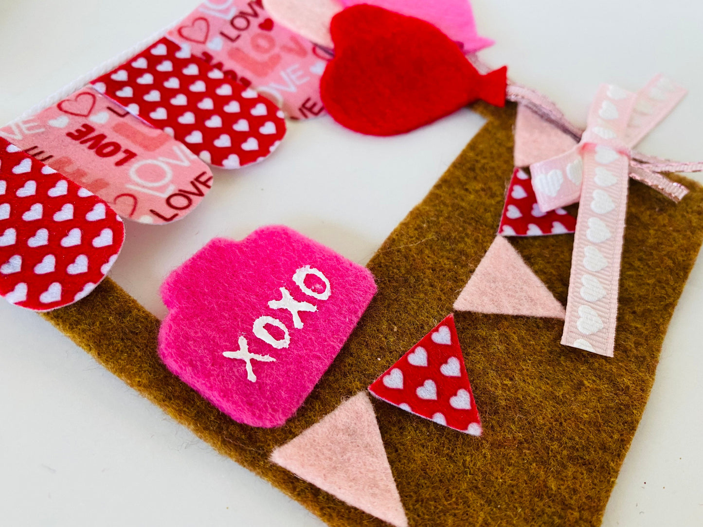 Puppy Love Kissing Booth Miniature Felt Clothesline Banner Garland Bunting Valentine's Day Wall Hanging for Decoration