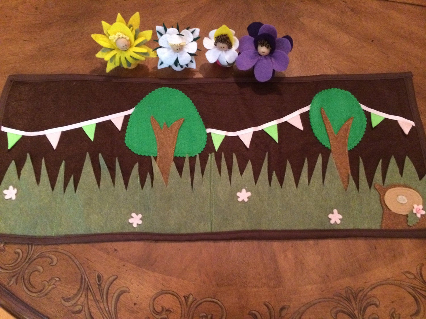 Felt Woodland Flower Fairies Playmat: Includes 4 Flower Fairy Peg Dolls