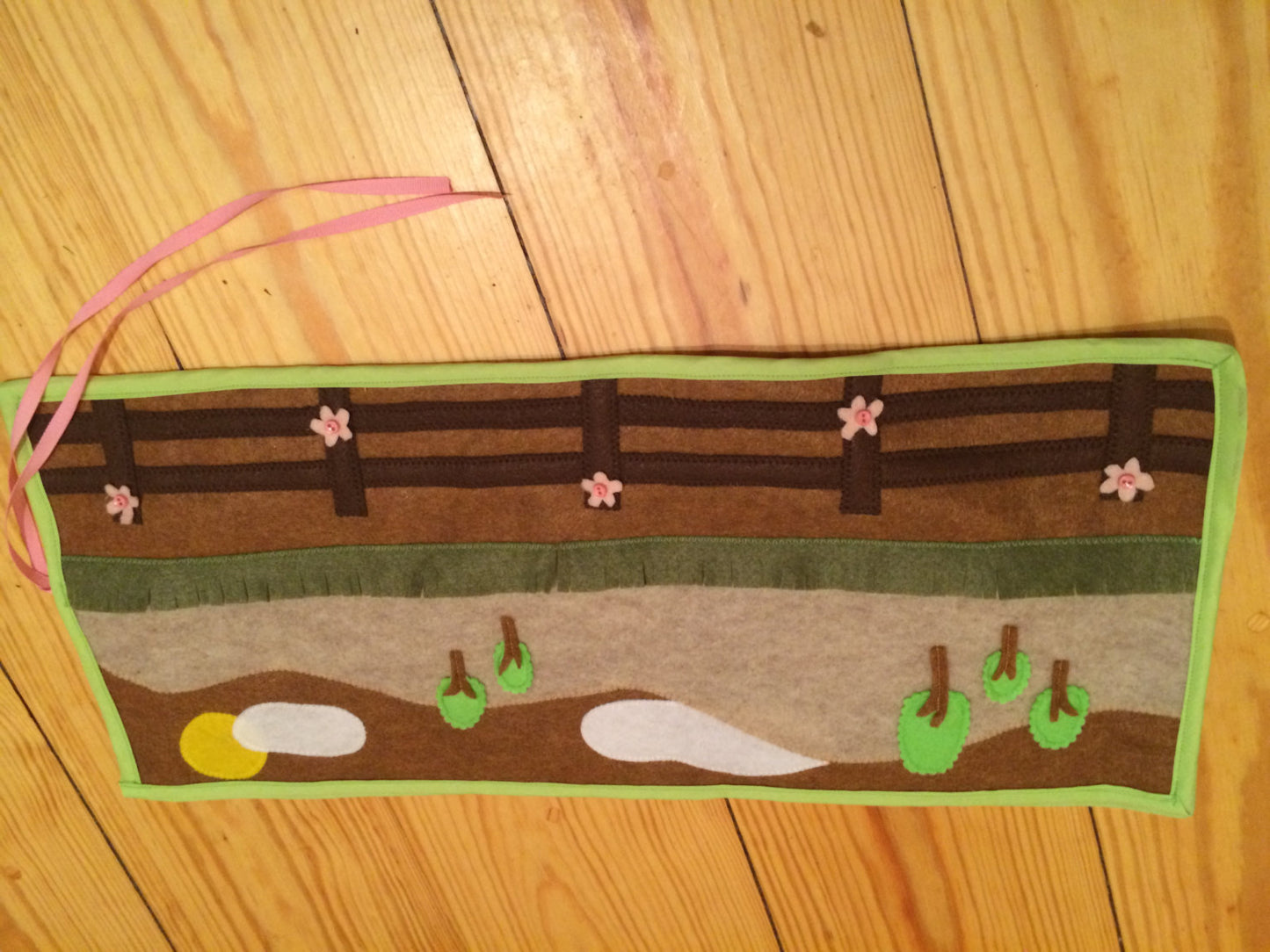 Felt Horse Playland Meadow Playmat: Includes 4 horse toys