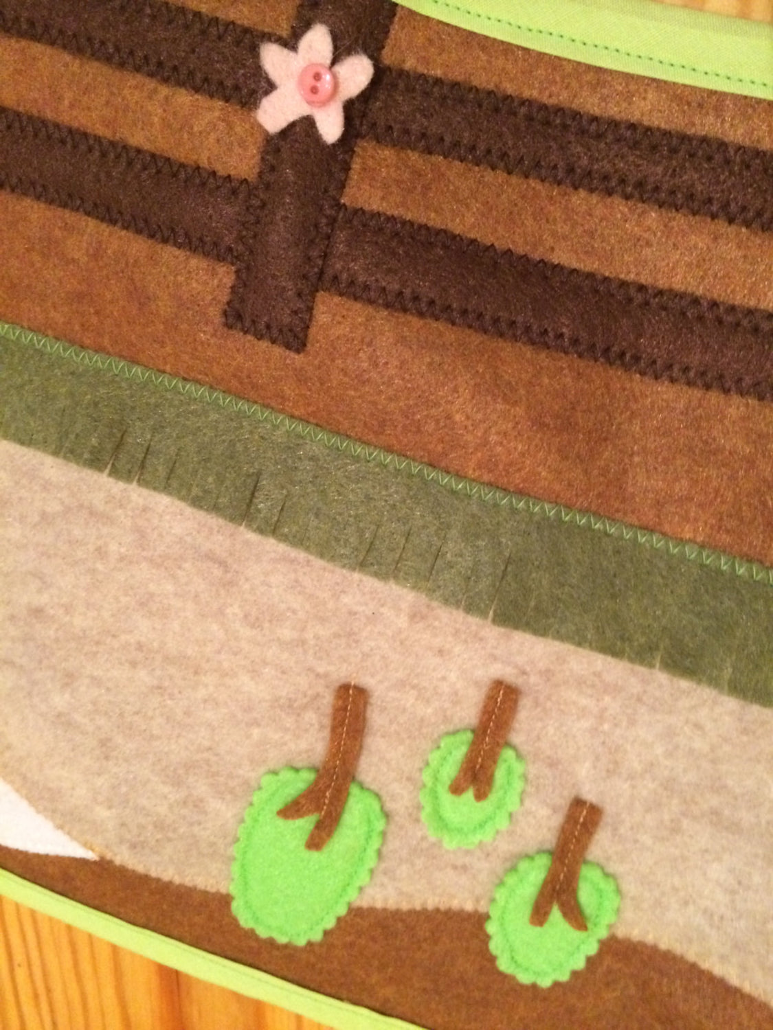 Felt Horse Playland Meadow Playmat: Includes 4 horse toys