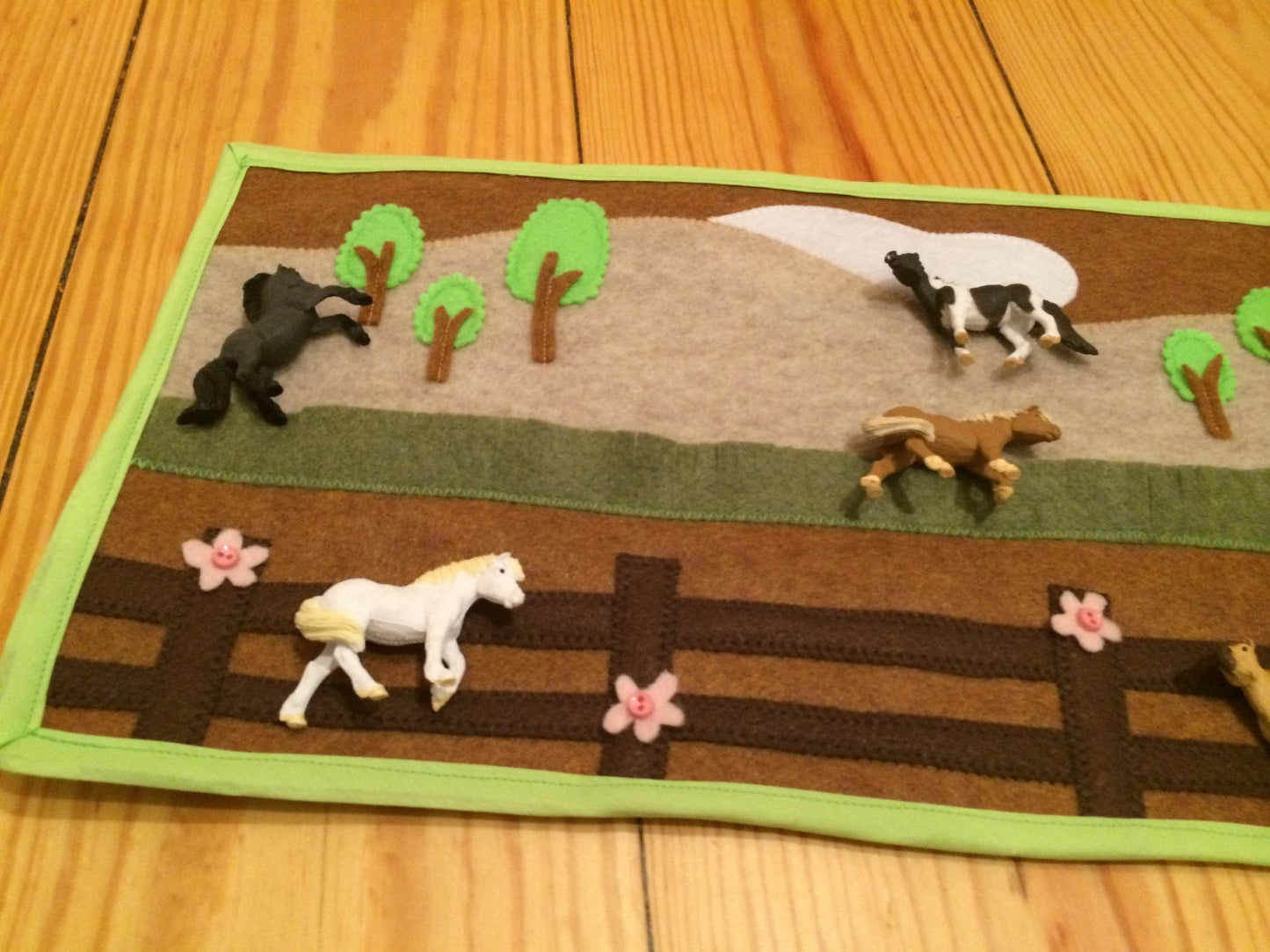 Felt Horse Playland Meadow Playmat: Includes 4 horse toys