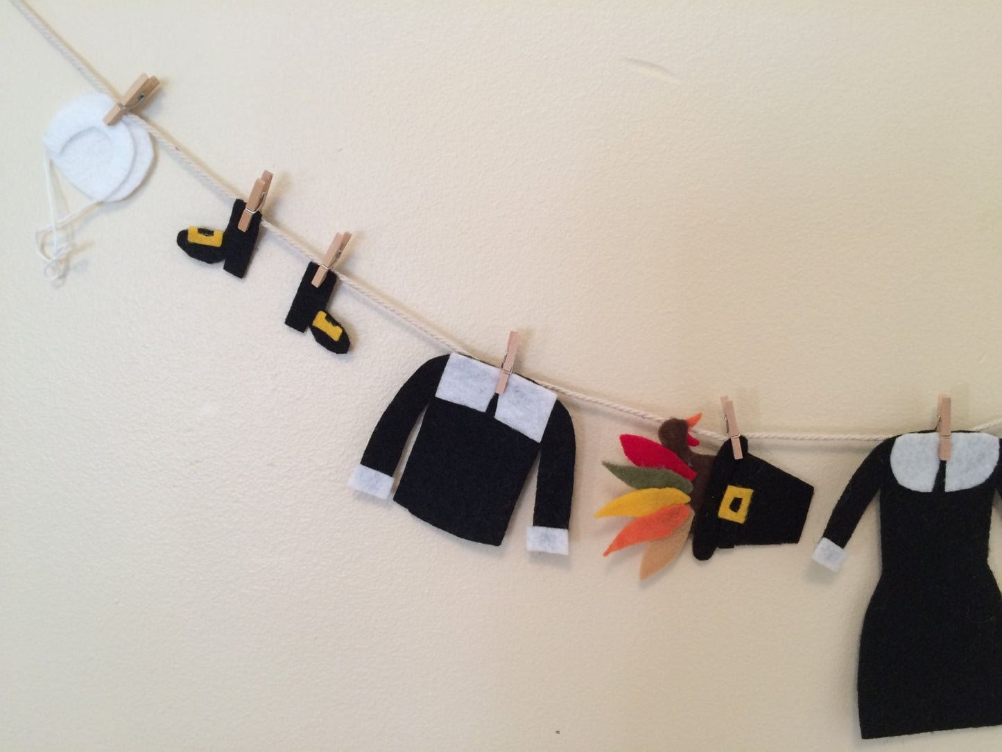 Thanksgiving Pilgrim Clothesline Holiday Decoration