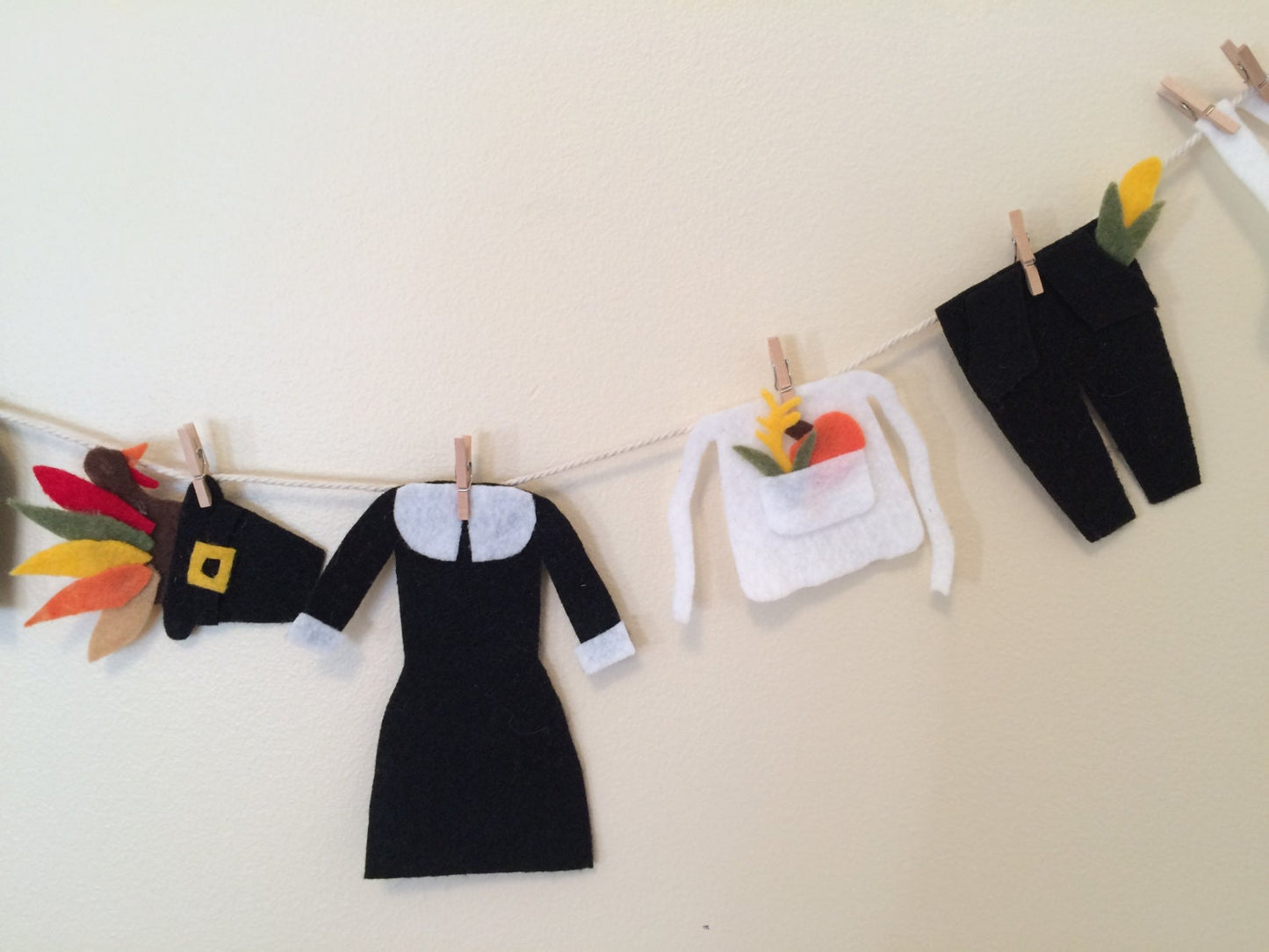 Thanksgiving Pilgrim Clothesline Holiday Decoration