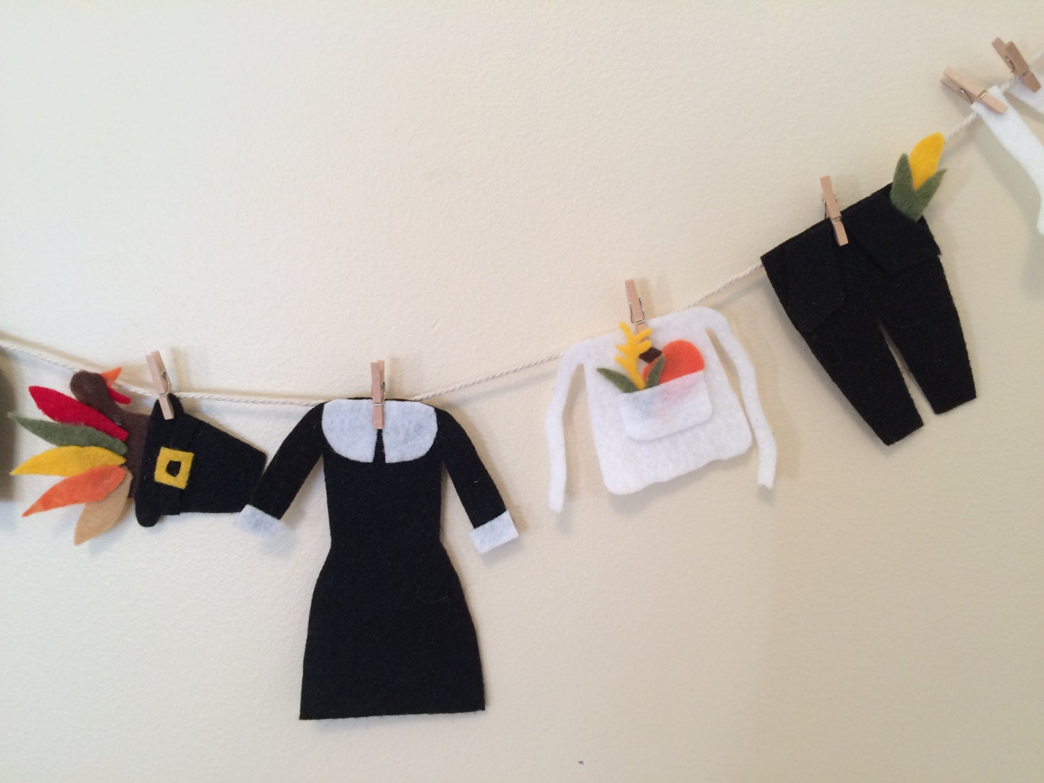 Thanksgiving Pilgrim Clothesline Holiday Decoration