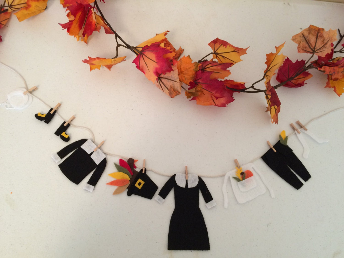 Thanksgiving Pilgrim Clothesline Holiday Decoration