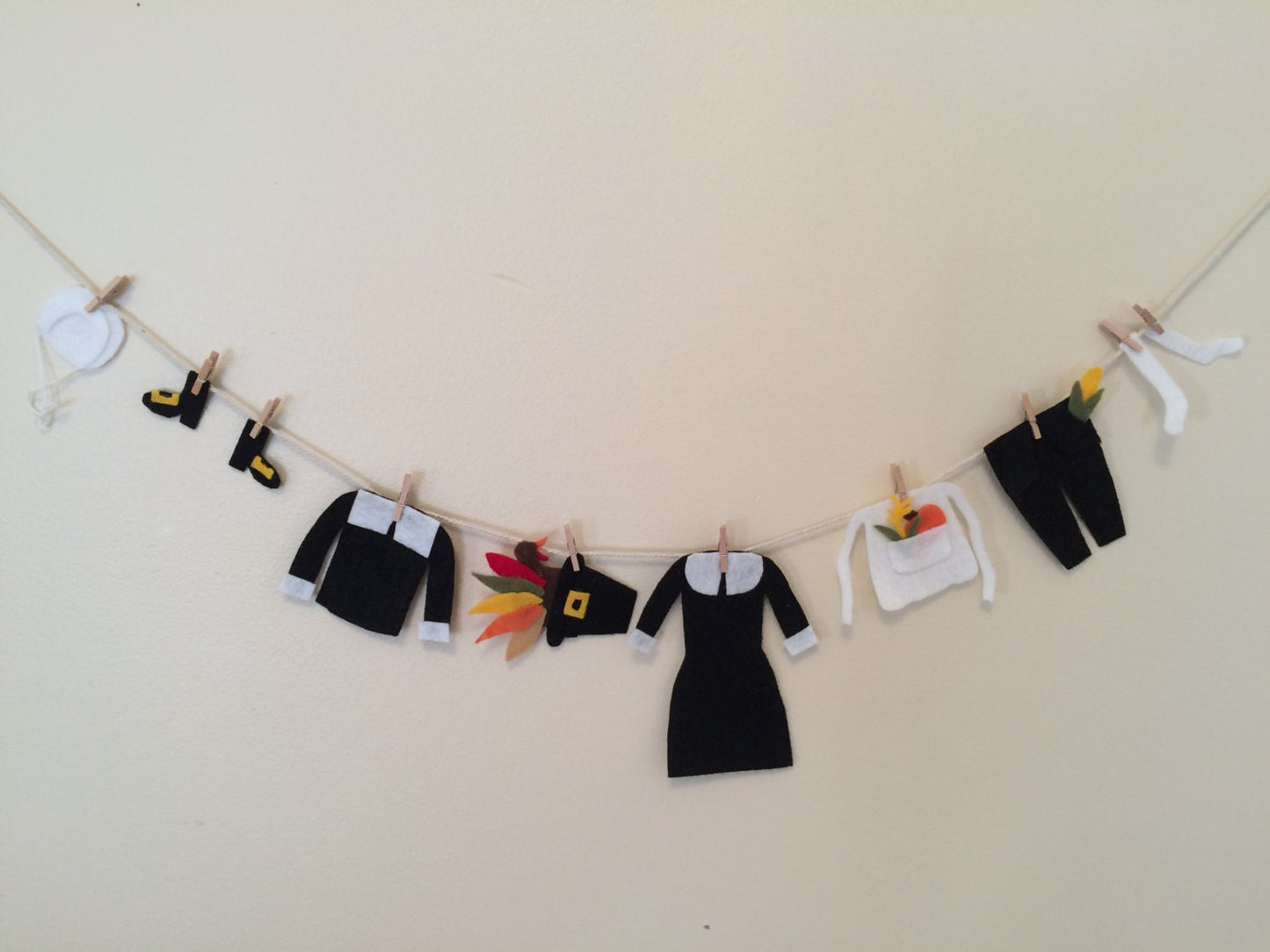 Thanksgiving Pilgrim Clothesline Holiday Decoration