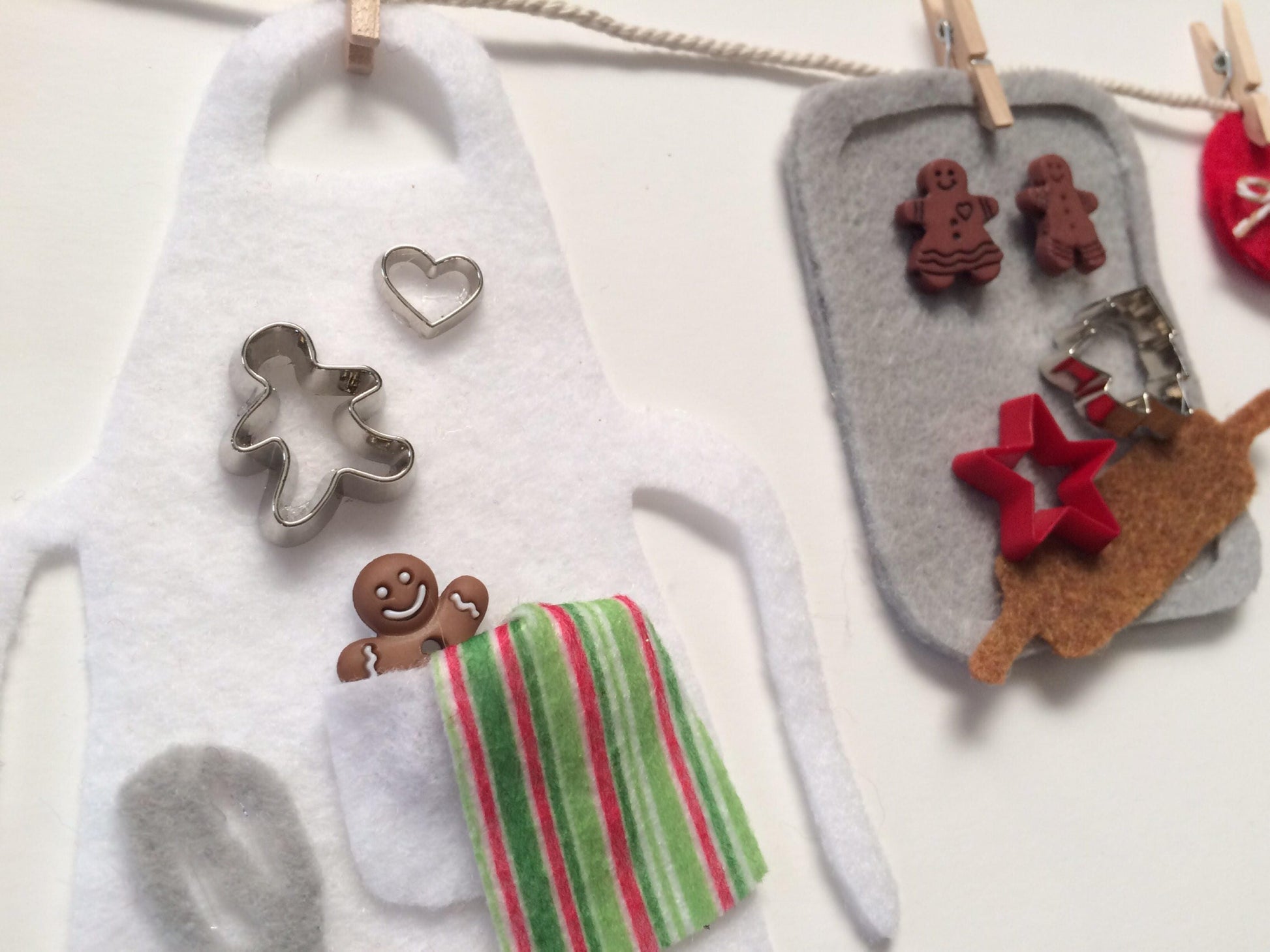 Christmas Gingerbread Baking Miniature Clothesline Decoration