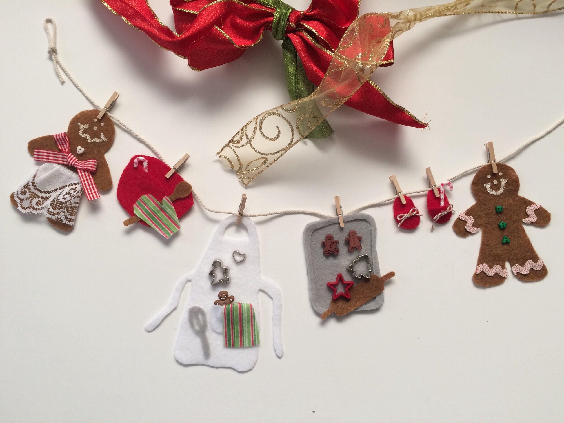 Christmas Gingerbread Baking Miniature Clothesline Decoration