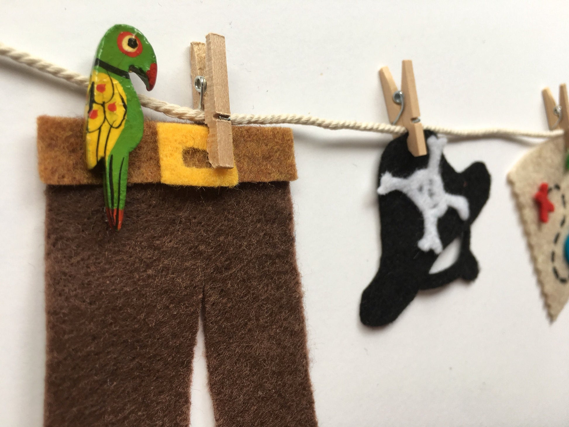 Pirate Miniature Felt Clothesline Garland Decoration Pirate Clothes Banner Bunting Pirate Party Decoration Party Supplies Pirate Map Parrot