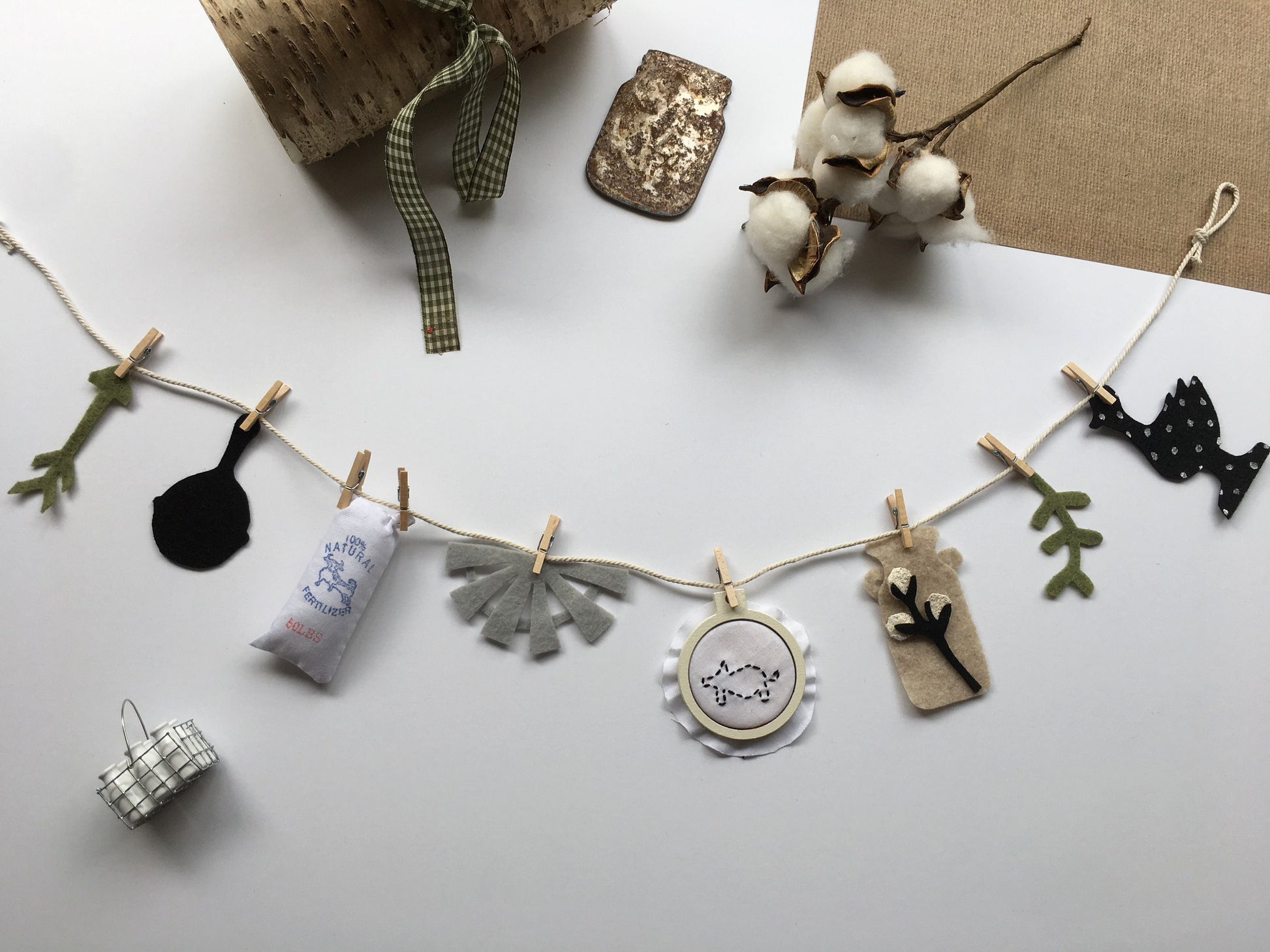 Farmhouse Miniature Felt Clothesline Garland Banner Bunting Decoration