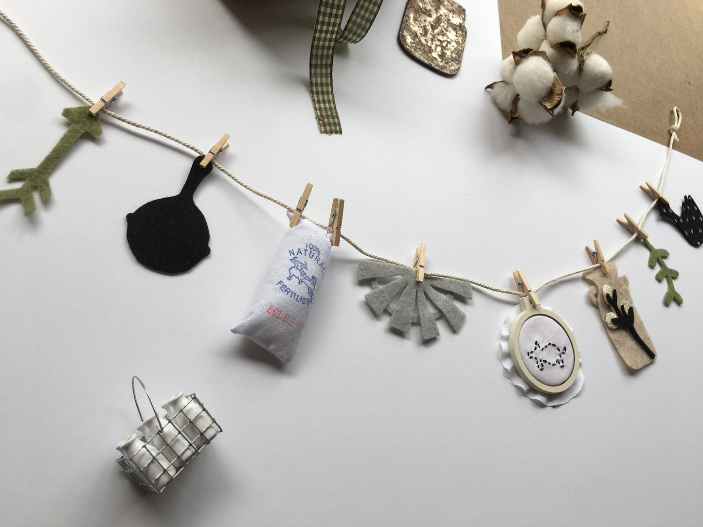 Farmhouse Miniature Felt Clothesline Garland Banner Bunting Decoration