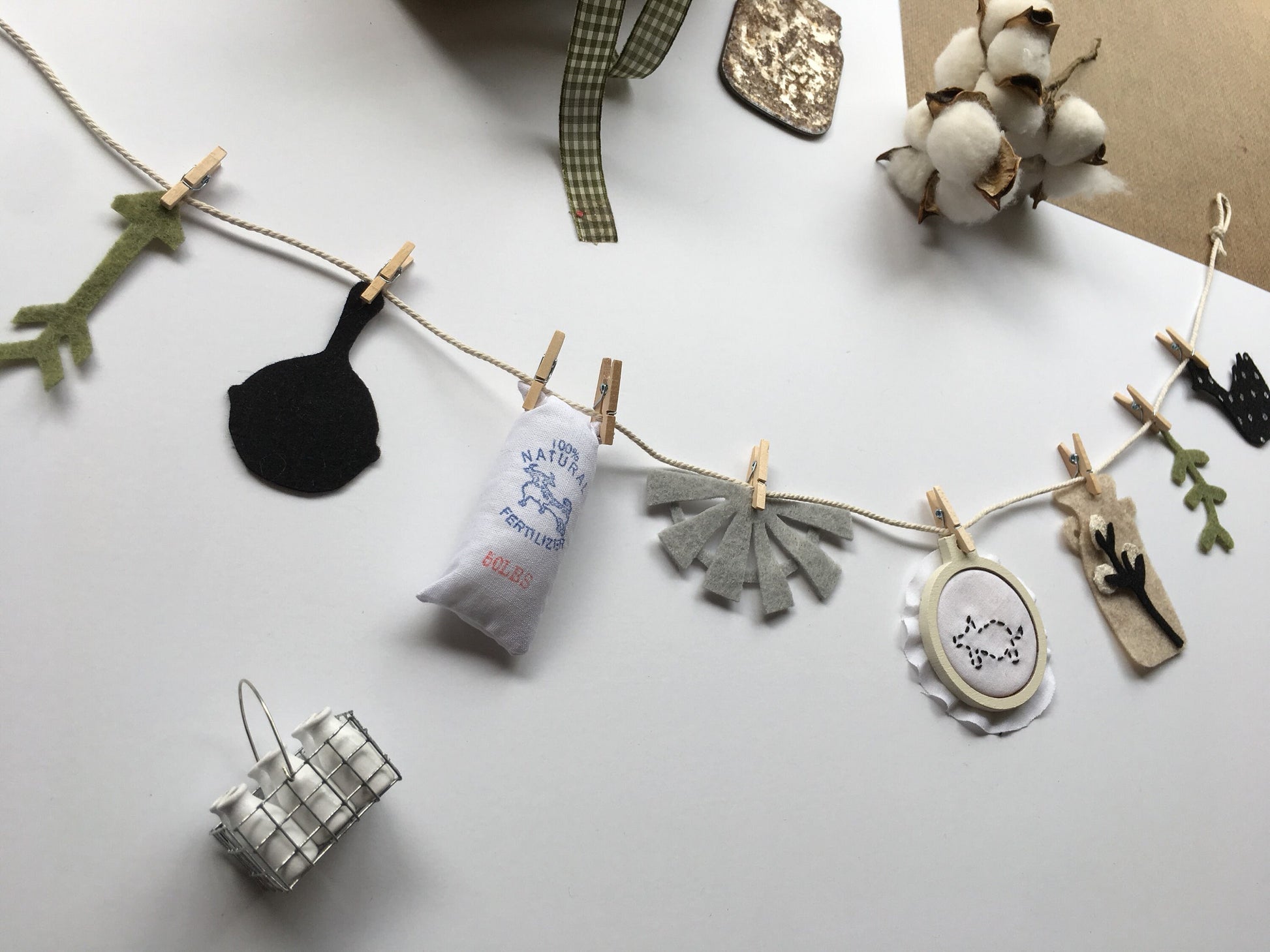 Farmhouse Miniature Felt Clothesline Garland Banner Bunting Decoration