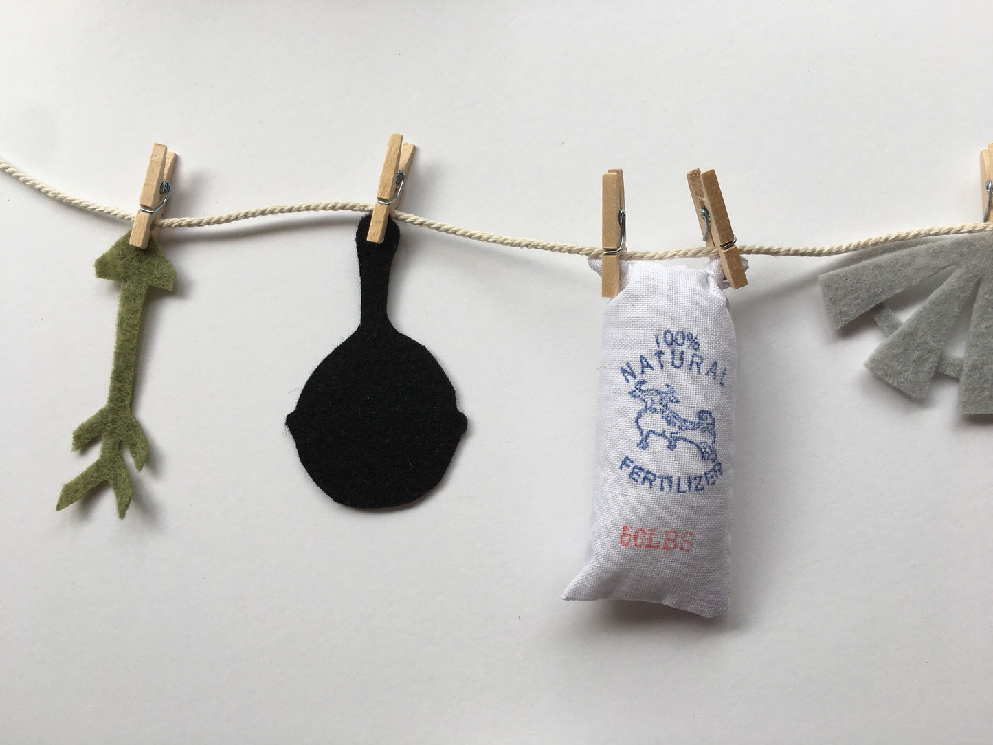 Farmhouse Miniature Felt Clothesline Garland Banner Bunting Decoration